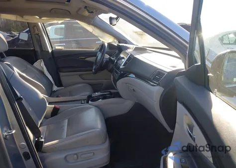 2017 Honda Pilot Touring z USA, uszkodzony, nr VIN 5FNYF6H96HB099542